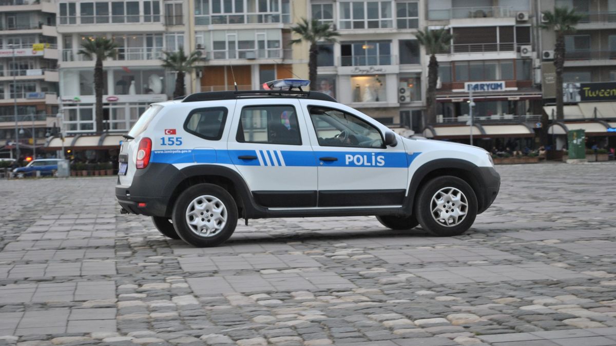Mentálně postižený muž postřelil pracovnici švédského konzulátu v Izmiru